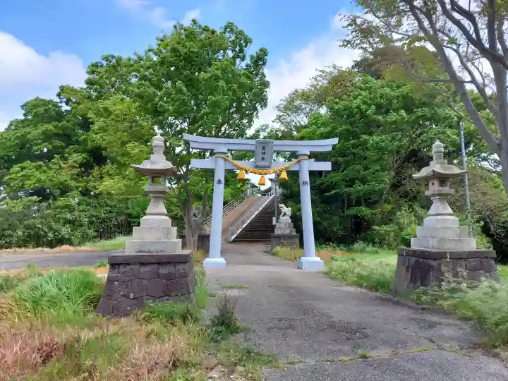 鰀目嶽神社の{uncategorized: "未分類", other: "その他", undefined: "問題あり", building: "その他建物", grave: "お墓", sacred_gate: "鳥居", guardian: "狛犬", statue: "像", buddha: "仏像", history: "歴史", nature: "自然", garden: "庭園", animal: "動物", pagoda: "塔", temizu: "手水舎", mountain_gate: "山門・神門", sanctuary: "本殿・本堂", subordinate: "末社・摂社", art: "芸術", scenery: "景色", jizo: "地蔵", ema: "絵馬", goshuin: "御朱印", omikuji: "おみくじ", items: "授与品その他", amulet: "お守り", goshuincho: "御朱印帳", eats: "食事", festival: "お祭り", votive_dance: "神楽", shichigosan: "七五三参", wedding: "結婚式", experience: "体験その他", initially: "初詣", around: "周辺", anti_infection: "感染症対策"}