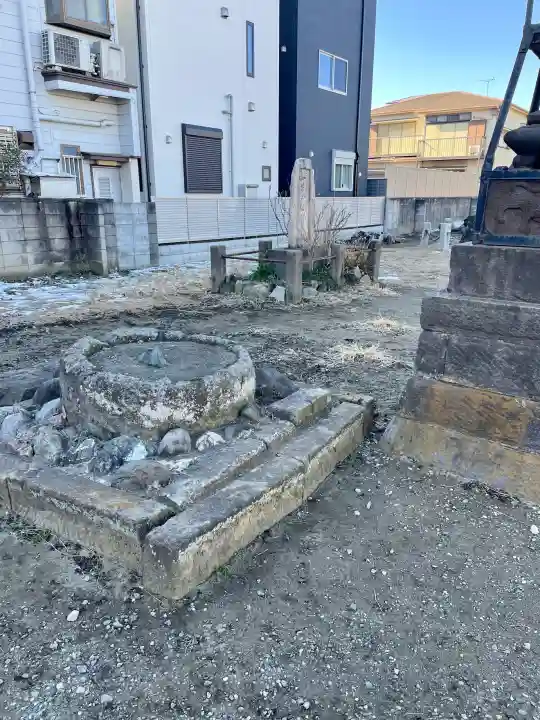 横浜熊野神社の{uncategorized: "未分類", other: "その他", undefined: "問題あり", building: "その他建物", grave: "お墓", sacred_gate: "鳥居", guardian: "狛犬", statue: "像", buddha: "仏像", history: "歴史", nature: "自然", garden: "庭園", animal: "動物", pagoda: "塔", temizu: "手水舎", mountain_gate: "山門・神門", sanctuary: "本殿・本堂", subordinate: "末社・摂社", art: "芸術", scenery: "景色", jizo: "地蔵", ema: "絵馬", goshuin: "御朱印", omikuji: "おみくじ", items: "授与品その他", amulet: "お守り", goshuincho: "御朱印帳", eats: "食事", festival: "お祭り", votive_dance: "神楽", shichigosan: "七五三参", wedding: "結婚式", experience: "体験その他", initially: "初詣", around: "周辺", anti_infection: "感染症対策"}