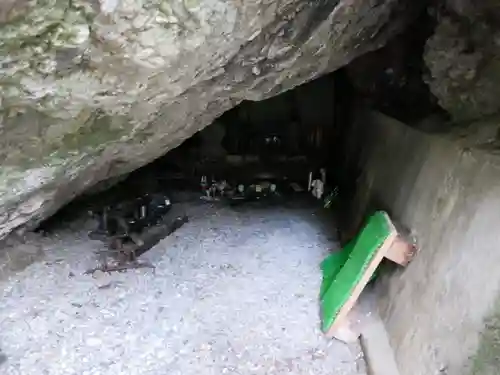 八海山尊神社の建物その他