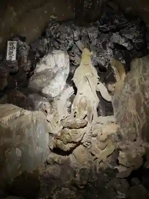 洞窟観音・徳明園・山徳記念館の仏像