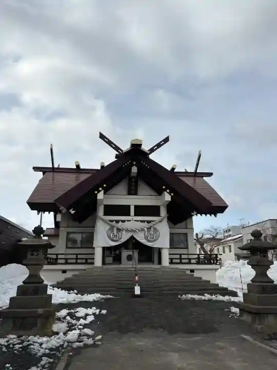 苗穂神社の{uncategorized: "未分類", other: "その他", undefined: "問題あり", building: "その他建物", grave: "お墓", sacred_gate: "鳥居", guardian: "狛犬", statue: "像", buddha: "仏像", history: "歴史", nature: "自然", garden: "庭園", animal: "動物", pagoda: "塔", temizu: "手水舎", mountain_gate: "山門・神門", sanctuary: "本殿・本堂", subordinate: "末社・摂社", art: "芸術", scenery: "景色", jizo: "地蔵", ema: "絵馬", goshuin: "御朱印", omikuji: "おみくじ", items: "授与品その他", amulet: "お守り", goshuincho: "御朱印帳", eats: "食事", festival: "お祭り", votive_dance: "神楽", shichigosan: "七五三参", wedding: "結婚式", experience: "体験その他", initially: "初詣", around: "周辺", anti_infection: "感染症対策"}