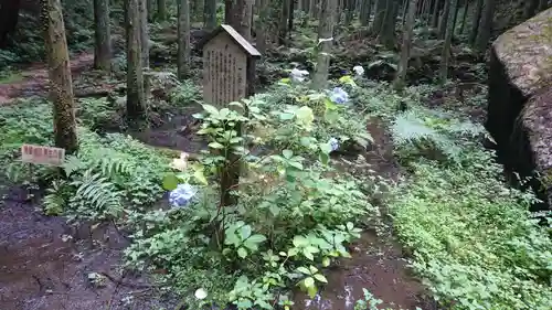 天石立神社の庭園