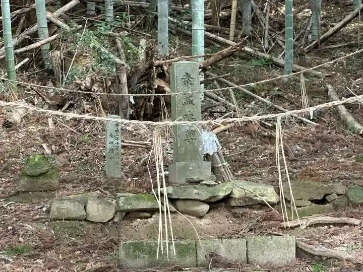 田面神社の{uncategorized: "未分類", other: "その他", undefined: "問題あり", building: "その他建物", grave: "お墓", sacred_gate: "鳥居", guardian: "狛犬", statue: "像", buddha: "仏像", history: "歴史", nature: "自然", garden: "庭園", animal: "動物", pagoda: "塔", temizu: "手水舎", mountain_gate: "山門・神門", sanctuary: "本殿・本堂", subordinate: "末社・摂社", art: "芸術", scenery: "景色", jizo: "地蔵", ema: "絵馬", goshuin: "御朱印", omikuji: "おみくじ", items: "授与品その他", amulet: "お守り", goshuincho: "御朱印帳", eats: "食事", festival: "お祭り", votive_dance: "神楽", shichigosan: "七五三参", wedding: "結婚式", experience: "体験その他", initially: "初詣", around: "周辺", anti_infection: "感染症対策"}