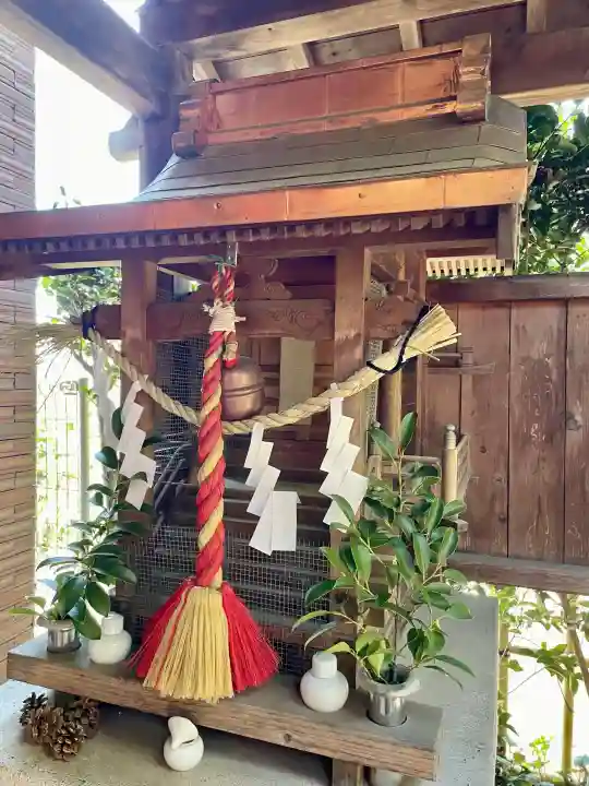 大岡稲荷神社の{uncategorized: "未分類", other: "その他", undefined: "問題あり", building: "その他建物", grave: "お墓", sacred_gate: "鳥居", guardian: "狛犬", statue: "像", buddha: "仏像", history: "歴史", nature: "自然", garden: "庭園", animal: "動物", pagoda: "塔", temizu: "手水舎", mountain_gate: "山門・神門", sanctuary: "本殿・本堂", subordinate: "末社・摂社", art: "芸術", scenery: "景色", jizo: "地蔵", ema: "絵馬", goshuin: "御朱印", omikuji: "おみくじ", items: "授与品その他", amulet: "お守り", goshuincho: "御朱印帳", eats: "食事", festival: "お祭り", votive_dance: "神楽", shichigosan: "七五三参", wedding: "結婚式", experience: "体験その他", initially: "初詣", around: "周辺", anti_infection: "感染症対策"}