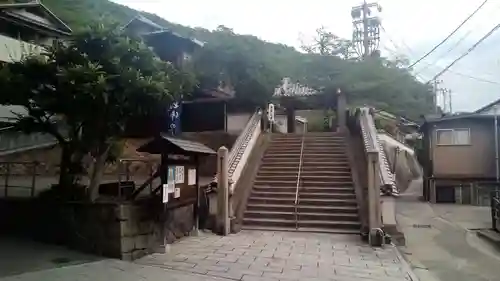 海龍寺の山門