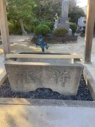 榮久寺（栄久寺）の手水舎
