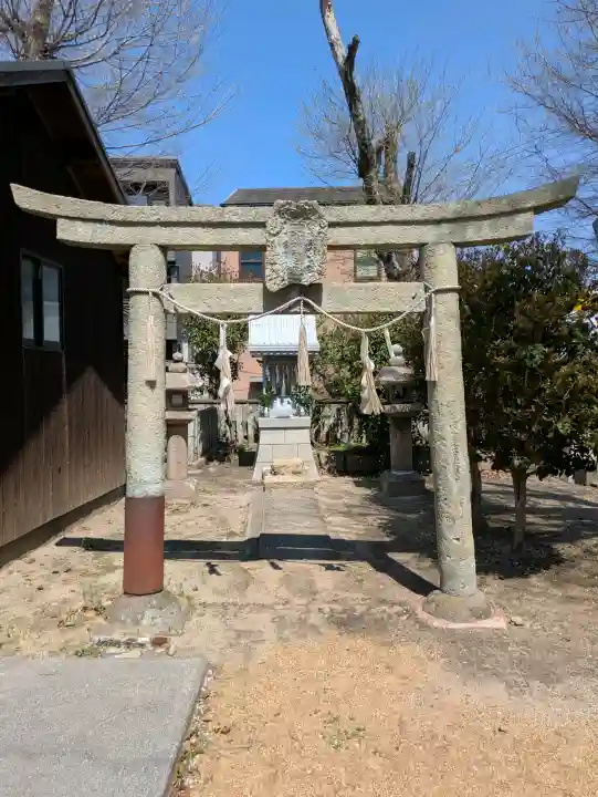 粟津天満神社の{uncategorized: "未分類", other: "その他", undefined: "問題あり", building: "その他建物", grave: "お墓", sacred_gate: "鳥居", guardian: "狛犬", statue: "像", buddha: "仏像", history: "歴史", nature: "自然", garden: "庭園", animal: "動物", pagoda: "塔", temizu: "手水舎", mountain_gate: "山門・神門", sanctuary: "本殿・本堂", subordinate: "末社・摂社", art: "芸術", scenery: "景色", jizo: "地蔵", ema: "絵馬", goshuin: "御朱印", omikuji: "おみくじ", items: "授与品その他", amulet: "お守り", goshuincho: "御朱印帳", eats: "食事", festival: "お祭り", votive_dance: "神楽", shichigosan: "七五三参", wedding: "結婚式", experience: "体験その他", initially: "初詣", around: "周辺", anti_infection: "感染症対策"}