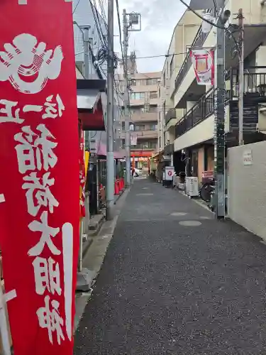 伏見稲荷神社の{uncategorized: "未分類", other: "その他", undefined: "問題あり", building: "その他建物", grave: "お墓", sacred_gate: "鳥居", guardian: "狛犬", statue: "像", buddha: "仏像", history: "歴史", nature: "自然", garden: "庭園", animal: "動物", pagoda: "塔", temizu: "手水舎", mountain_gate: "山門・神門", sanctuary: "本殿・本堂", subordinate: "末社・摂社", art: "芸術", scenery: "景色", jizo: "地蔵", ema: "絵馬", goshuin: "御朱印", omikuji: "おみくじ", items: "授与品その他", amulet: "お守り", goshuincho: "御朱印帳", eats: "食事", festival: "お祭り", votive_dance: "神楽", shichigosan: "七五三参", wedding: "結婚式", experience: "体験その他", initially: "初詣", around: "周辺", anti_infection: "感染症対策"}
