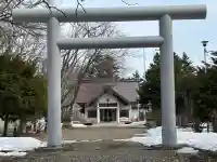 女満別神社の{uncategorized: "未分類", other: "その他", undefined: "問題あり", building: "その他建物", grave: "お墓", sacred_gate: "鳥居", guardian: "狛犬", statue: "像", buddha: "仏像", history: "歴史", nature: "自然", garden: "庭園", animal: "動物", pagoda: "塔", temizu: "手水舎", mountain_gate: "山門・神門", sanctuary: "本殿・本堂", subordinate: "末社・摂社", art: "芸術", scenery: "景色", jizo: "地蔵", ema: "絵馬", goshuin: "御朱印", omikuji: "おみくじ", items: "授与品その他", amulet: "お守り", goshuincho: "御朱印帳", eats: "食事", festival: "お祭り", votive_dance: "神楽", shichigosan: "七五三参", wedding: "結婚式", experience: "体験その他", initially: "初詣", around: "周辺", anti_infection: "感染症対策"}
