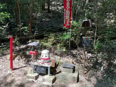 不動明王堂（不動明王の滝）の像