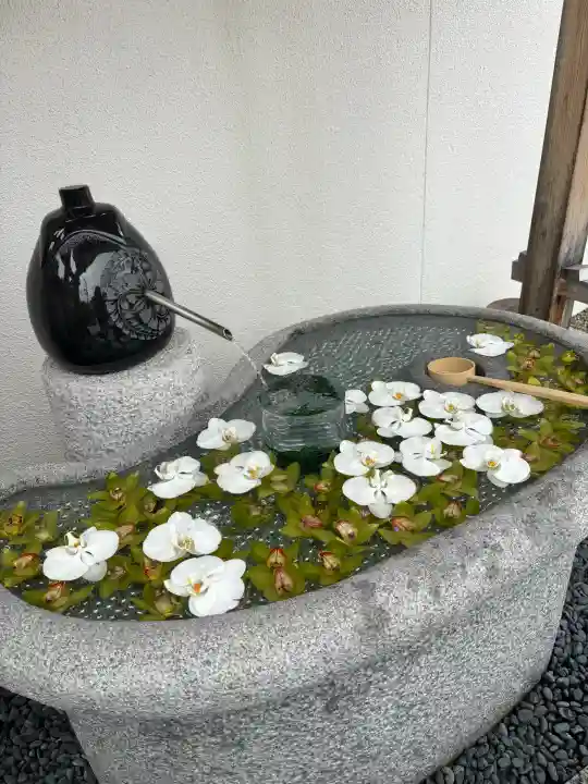 奈加美神社の{uncategorized: "未分類", other: "その他", undefined: "問題あり", building: "その他建物", grave: "お墓", sacred_gate: "鳥居", guardian: "狛犬", statue: "像", buddha: "仏像", history: "歴史", nature: "自然", garden: "庭園", animal: "動物", pagoda: "塔", temizu: "手水舎", mountain_gate: "山門・神門", sanctuary: "本殿・本堂", subordinate: "末社・摂社", art: "芸術", scenery: "景色", jizo: "地蔵", ema: "絵馬", goshuin: "御朱印", omikuji: "おみくじ", items: "授与品その他", amulet: "お守り", goshuincho: "御朱印帳", eats: "食事", festival: "お祭り", votive_dance: "神楽", shichigosan: "七五三参", wedding: "結婚式", experience: "体験その他", initially: "初詣", around: "周辺", anti_infection: "感染症対策"}