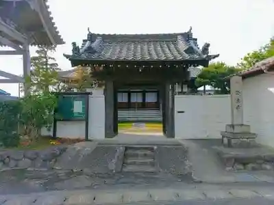 西乗寺の山門