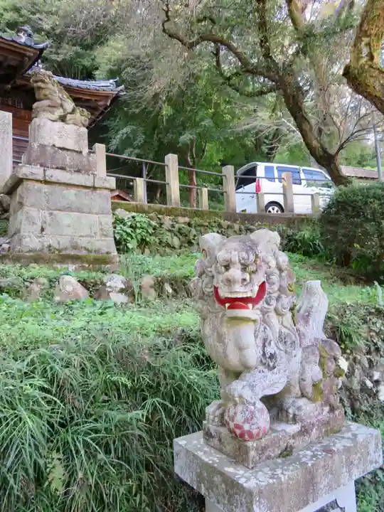 高尾山麓氷川神社の狛犬
