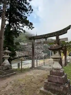 船場八幡神社の{uncategorized: "未分類", other: "その他", undefined: "問題あり", building: "その他建物", grave: "お墓", sacred_gate: "鳥居", guardian: "狛犬", statue: "像", buddha: "仏像", history: "歴史", nature: "自然", garden: "庭園", animal: "動物", pagoda: "塔", temizu: "手水舎", mountain_gate: "山門・神門", sanctuary: "本殿・本堂", subordinate: "末社・摂社", art: "芸術", scenery: "景色", jizo: "地蔵", ema: "絵馬", goshuin: "御朱印", omikuji: "おみくじ", items: "授与品その他", amulet: "お守り", goshuincho: "御朱印帳", eats: "食事", festival: "お祭り", votive_dance: "神楽", shichigosan: "七五三参", wedding: "結婚式", experience: "体験その他", initially: "初詣", around: "周辺", anti_infection: "感染症対策"}