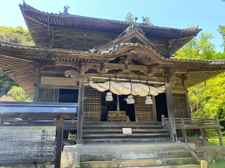 観世音寺の{uncategorized: "未分類", other: "その他", undefined: "問題あり", building: "その他建物", grave: "お墓", sacred_gate: "鳥居", guardian: "狛犬", statue: "像", buddha: "仏像", history: "歴史", nature: "自然", garden: "庭園", animal: "動物", pagoda: "塔", temizu: "手水舎", mountain_gate: "山門・神門", sanctuary: "本殿・本堂", subordinate: "末社・摂社", art: "芸術", scenery: "景色", jizo: "地蔵", ema: "絵馬", goshuin: "御朱印", omikuji: "おみくじ", items: "授与品その他", amulet: "お守り", goshuincho: "御朱印帳", eats: "食事", festival: "お祭り", votive_dance: "神楽", shichigosan: "七五三参", wedding: "結婚式", experience: "体験その他", initially: "初詣", around: "周辺", anti_infection: "感染症対策"}