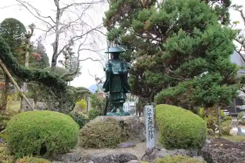 中禅寺の像