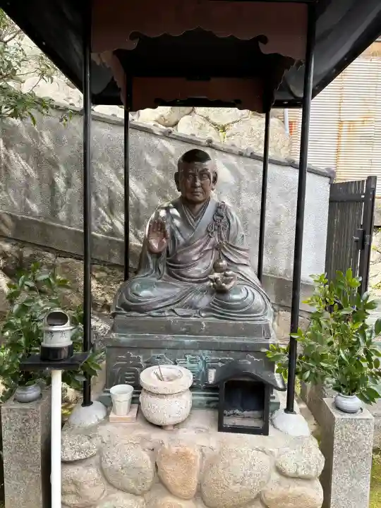 妙光院の{uncategorized: "未分類", other: "その他", undefined: "問題あり", building: "その他建物", grave: "お墓", sacred_gate: "鳥居", guardian: "狛犬", statue: "像", buddha: "仏像", history: "歴史", nature: "自然", garden: "庭園", animal: "動物", pagoda: "塔", temizu: "手水舎", mountain_gate: "山門・神門", sanctuary: "本殿・本堂", subordinate: "末社・摂社", art: "芸術", scenery: "景色", jizo: "地蔵", ema: "絵馬", goshuin: "御朱印", omikuji: "おみくじ", items: "授与品その他", amulet: "お守り", goshuincho: "御朱印帳", eats: "食事", festival: "お祭り", votive_dance: "神楽", shichigosan: "七五三参", wedding: "結婚式", experience: "体験その他", initially: "初詣", around: "周辺", anti_infection: "感染症対策"}