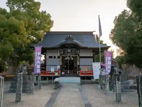 牛嶋天満宮の{uncategorized: "未分類", other: "その他", undefined: "問題あり", building: "その他建物", grave: "お墓", sacred_gate: "鳥居", guardian: "狛犬", statue: "像", buddha: "仏像", history: "歴史", nature: "自然", garden: "庭園", animal: "動物", pagoda: "塔", temizu: "手水舎", mountain_gate: "山門・神門", sanctuary: "本殿・本堂", subordinate: "末社・摂社", art: "芸術", scenery: "景色", jizo: "地蔵", ema: "絵馬", goshuin: "御朱印", omikuji: "おみくじ", items: "授与品その他", amulet: "お守り", goshuincho: "御朱印帳", eats: "食事", festival: "お祭り", votive_dance: "神楽", shichigosan: "七五三参", wedding: "結婚式", experience: "体験その他", initially: "初詣", around: "周辺", anti_infection: "感染症対策"}
