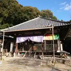 西居院の本殿