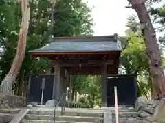 林泉寺の山門