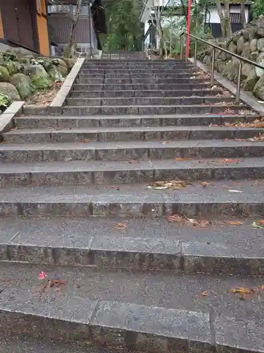 八幡朝見神社の庭園