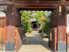 願生寺の山門