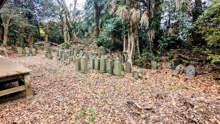 薬師堂厳島神社のお墓