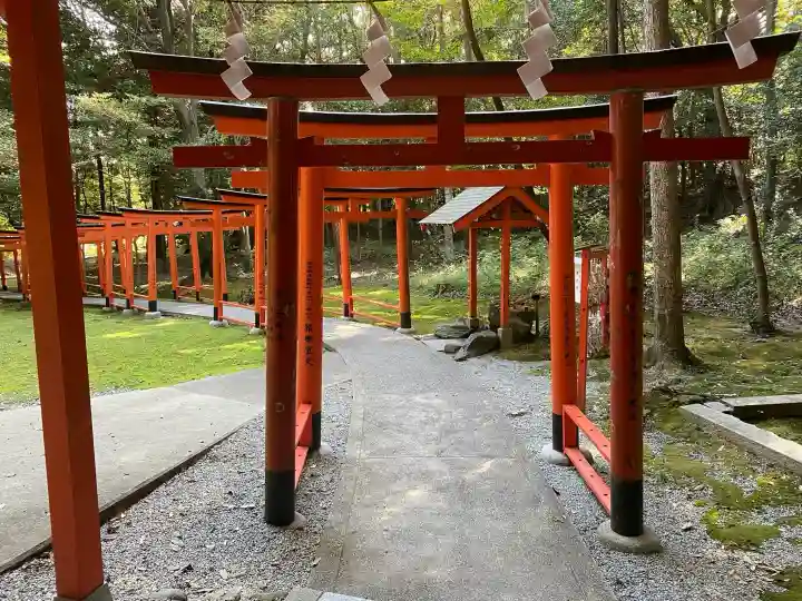 長山稲荷社(橿原神宮末社)の{uncategorized: "未分類", other: "その他", undefined: "問題あり", building: "その他建物", grave: "お墓", sacred_gate: "鳥居", guardian: "狛犬", statue: "像", buddha: "仏像", history: "歴史", nature: "自然", garden: "庭園", animal: "動物", pagoda: "塔", temizu: "手水舎", mountain_gate: "山門・神門", sanctuary: "本殿・本堂", subordinate: "末社・摂社", art: "芸術", scenery: "景色", jizo: "地蔵", ema: "絵馬", goshuin: "御朱印", omikuji: "おみくじ", items: "授与品その他", amulet: "お守り", goshuincho: "御朱印帳", eats: "食事", festival: "お祭り", votive_dance: "神楽", shichigosan: "七五三参", wedding: "結婚式", experience: "体験その他", initially: "初詣", around: "周辺", anti_infection: "感染症対策"}
