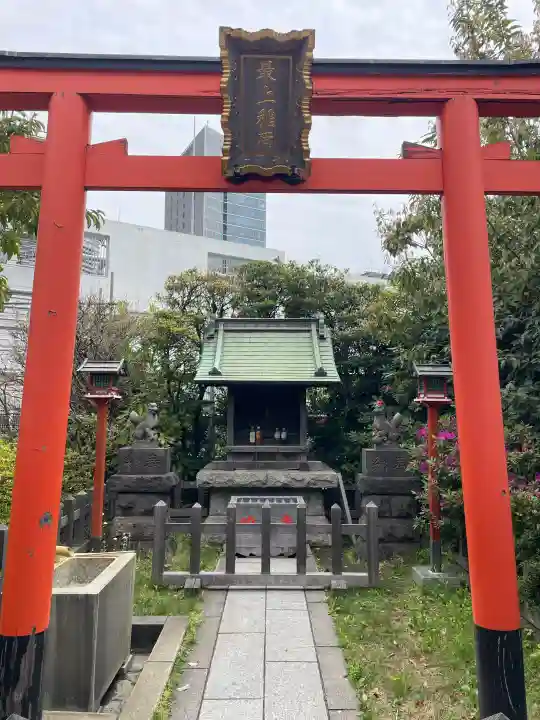 最上稲荷の{uncategorized: "未分類", other: "その他", undefined: "問題あり", building: "その他建物", grave: "お墓", sacred_gate: "鳥居", guardian: "狛犬", statue: "像", buddha: "仏像", history: "歴史", nature: "自然", garden: "庭園", animal: "動物", pagoda: "塔", temizu: "手水舎", mountain_gate: "山門・神門", sanctuary: "本殿・本堂", subordinate: "末社・摂社", art: "芸術", scenery: "景色", jizo: "地蔵", ema: "絵馬", goshuin: "御朱印", omikuji: "おみくじ", items: "授与品その他", amulet: "お守り", goshuincho: "御朱印帳", eats: "食事", festival: "お祭り", votive_dance: "神楽", shichigosan: "七五三参", wedding: "結婚式", experience: "体験その他", initially: "初詣", around: "周辺", anti_infection: "感染症対策"}