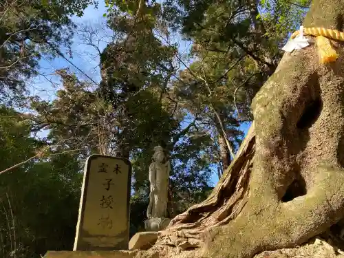 笠森寺の{uncategorized: "未分類", other: "その他", undefined: "問題あり", building: "その他建物", grave: "お墓", sacred_gate: "鳥居", guardian: "狛犬", statue: "像", buddha: "仏像", history: "歴史", nature: "自然", garden: "庭園", animal: "動物", pagoda: "塔", temizu: "手水舎", mountain_gate: "山門・神門", sanctuary: "本殿・本堂", subordinate: "末社・摂社", art: "芸術", scenery: "景色", jizo: "地蔵", ema: "絵馬", goshuin: "御朱印", omikuji: "おみくじ", items: "授与品その他", amulet: "お守り", goshuincho: "御朱印帳", eats: "食事", festival: "お祭り", votive_dance: "神楽", shichigosan: "七五三参", wedding: "結婚式", experience: "体験その他", initially: "初詣", around: "周辺", anti_infection: "感染症対策"}