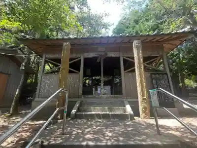 自凝神社の{uncategorized: "未分類", other: "その他", undefined: "問題あり", building: "その他建物", grave: "お墓", sacred_gate: "鳥居", guardian: "狛犬", statue: "像", buddha: "仏像", history: "歴史", nature: "自然", garden: "庭園", animal: "動物", pagoda: "塔", temizu: "手水舎", mountain_gate: "山門・神門", sanctuary: "本殿・本堂", subordinate: "末社・摂社", art: "芸術", scenery: "景色", jizo: "地蔵", ema: "絵馬", goshuin: "御朱印", omikuji: "おみくじ", items: "授与品その他", amulet: "お守り", goshuincho: "御朱印帳", eats: "食事", festival: "お祭り", votive_dance: "神楽", shichigosan: "七五三参", wedding: "結婚式", experience: "体験その他", initially: "初詣", around: "周辺", anti_infection: "感染症対策"}
