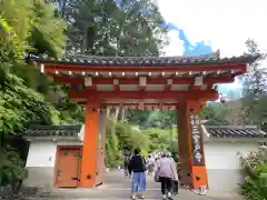 三室戸寺の山門