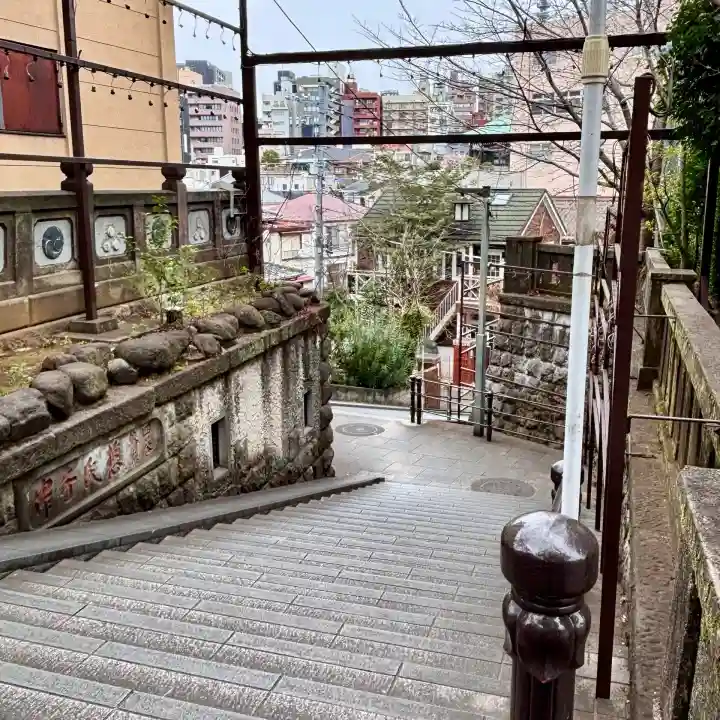 須賀神社の{uncategorized: "未分類", other: "その他", undefined: "問題あり", building: "その他建物", grave: "お墓", sacred_gate: "鳥居", guardian: "狛犬", statue: "像", buddha: "仏像", history: "歴史", nature: "自然", garden: "庭園", animal: "動物", pagoda: "塔", temizu: "手水舎", mountain_gate: "山門・神門", sanctuary: "本殿・本堂", subordinate: "末社・摂社", art: "芸術", scenery: "景色", jizo: "地蔵", ema: "絵馬", goshuin: "御朱印", omikuji: "おみくじ", items: "授与品その他", amulet: "お守り", goshuincho: "御朱印帳", eats: "食事", festival: "お祭り", votive_dance: "神楽", shichigosan: "七五三参", wedding: "結婚式", experience: "体験その他", initially: "初詣", around: "周辺", anti_infection: "感染症対策"}