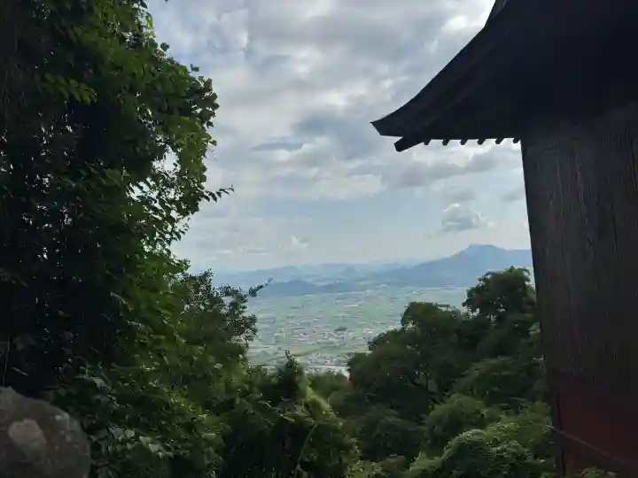 厳魂神社(金刀比羅宮奥社)の{uncategorized: "未分類", other: "その他", undefined: "問題あり", building: "その他建物", grave: "お墓", sacred_gate: "鳥居", guardian: "狛犬", statue: "像", buddha: "仏像", history: "歴史", nature: "自然", garden: "庭園", animal: "動物", pagoda: "塔", temizu: "手水舎", mountain_gate: "山門・神門", sanctuary: "本殿・本堂", subordinate: "末社・摂社", art: "芸術", scenery: "景色", jizo: "地蔵", ema: "絵馬", goshuin: "御朱印", omikuji: "おみくじ", items: "授与品その他", amulet: "お守り", goshuincho: "御朱印帳", eats: "食事", festival: "お祭り", votive_dance: "神楽", shichigosan: "七五三参", wedding: "結婚式", experience: "体験その他", initially: "初詣", around: "周辺", anti_infection: "感染症対策"}