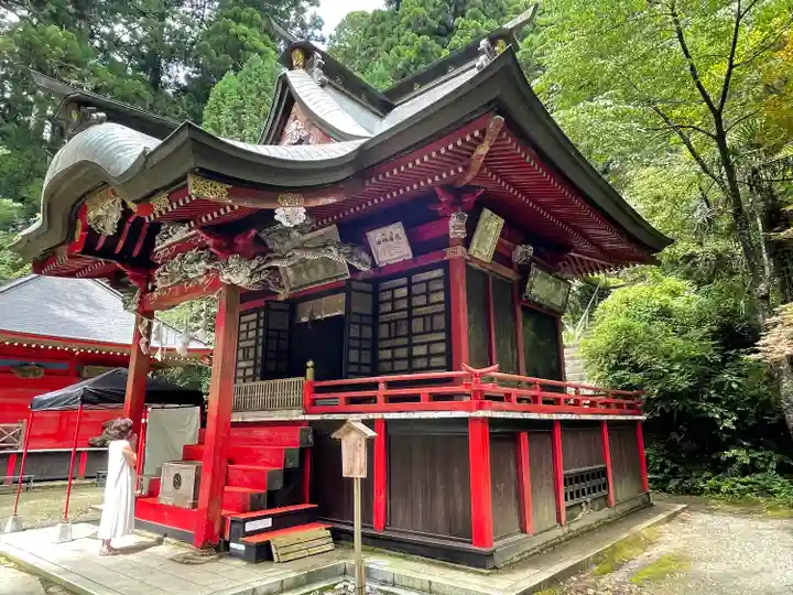 花園神社の本殿・本堂
