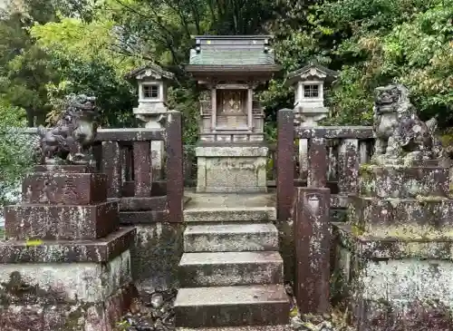 伊奈波神社の{uncategorized: "未分類", other: "その他", undefined: "問題あり", building: "その他建物", grave: "お墓", sacred_gate: "鳥居", guardian: "狛犬", statue: "像", buddha: "仏像", history: "歴史", nature: "自然", garden: "庭園", animal: "動物", pagoda: "塔", temizu: "手水舎", mountain_gate: "山門・神門", sanctuary: "本殿・本堂", subordinate: "末社・摂社", art: "芸術", scenery: "景色", jizo: "地蔵", ema: "絵馬", goshuin: "御朱印", omikuji: "おみくじ", items: "授与品その他", amulet: "お守り", goshuincho: "御朱印帳", eats: "食事", festival: "お祭り", votive_dance: "神楽", shichigosan: "七五三参", wedding: "結婚式", experience: "体験その他", initially: "初詣", around: "周辺", anti_infection: "感染症対策"}