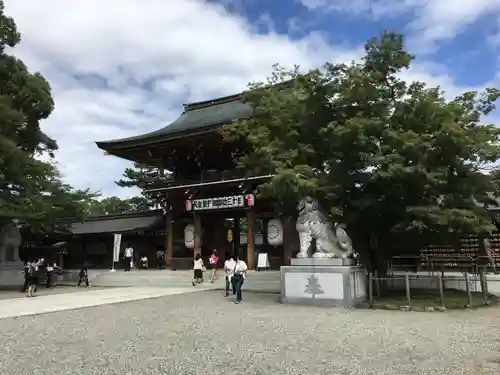 寒川神社の山門