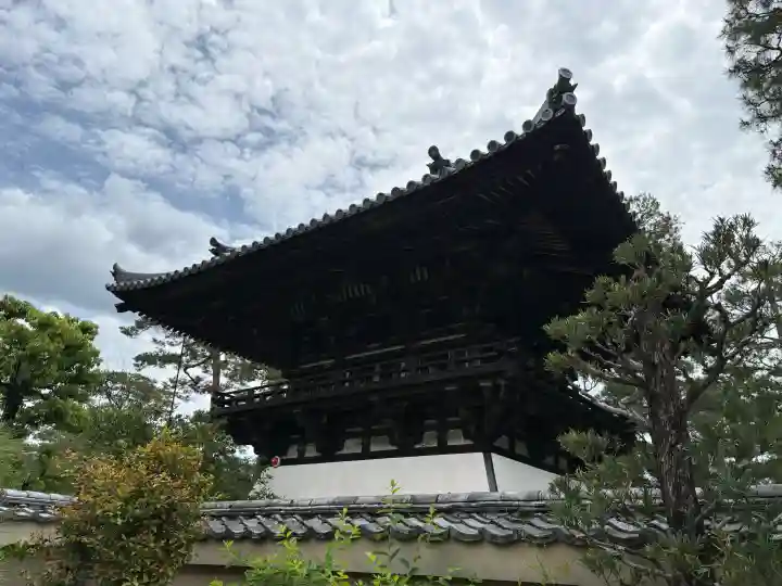 総見院の{uncategorized: "未分類", other: "その他", undefined: "問題あり", building: "その他建物", grave: "お墓", sacred_gate: "鳥居", guardian: "狛犬", statue: "像", buddha: "仏像", history: "歴史", nature: "自然", garden: "庭園", animal: "動物", pagoda: "塔", temizu: "手水舎", mountain_gate: "山門・神門", sanctuary: "本殿・本堂", subordinate: "末社・摂社", art: "芸術", scenery: "景色", jizo: "地蔵", ema: "絵馬", goshuin: "御朱印", omikuji: "おみくじ", items: "授与品その他", amulet: "お守り", goshuincho: "御朱印帳", eats: "食事", festival: "お祭り", votive_dance: "神楽", shichigosan: "七五三参", wedding: "結婚式", experience: "体験その他", initially: "初詣", around: "周辺", anti_infection: "感染症対策"}