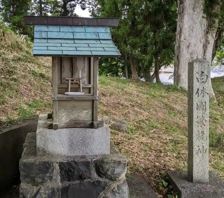 白山神社の{uncategorized: "未分類", other: "その他", undefined: "問題あり", building: "その他建物", grave: "お墓", sacred_gate: "鳥居", guardian: "狛犬", statue: "像", buddha: "仏像", history: "歴史", nature: "自然", garden: "庭園", animal: "動物", pagoda: "塔", temizu: "手水舎", mountain_gate: "山門・神門", sanctuary: "本殿・本堂", subordinate: "末社・摂社", art: "芸術", scenery: "景色", jizo: "地蔵", ema: "絵馬", goshuin: "御朱印", omikuji: "おみくじ", items: "授与品その他", amulet: "お守り", goshuincho: "御朱印帳", eats: "食事", festival: "お祭り", votive_dance: "神楽", shichigosan: "七五三参", wedding: "結婚式", experience: "体験その他", initially: "初詣", around: "周辺", anti_infection: "感染症対策"}