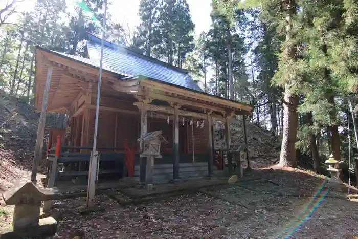 諏訪神社の本殿