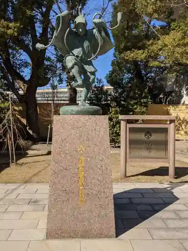 豊國神社の像