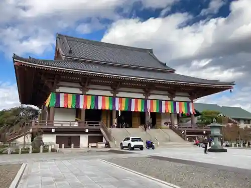 西新井大師総持寺の本殿・本堂