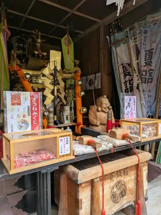 湯倉神社の{uncategorized: "未分類", other: "その他", undefined: "問題あり", building: "その他建物", grave: "お墓", sacred_gate: "鳥居", guardian: "狛犬", statue: "像", buddha: "仏像", history: "歴史", nature: "自然", garden: "庭園", animal: "動物", pagoda: "塔", temizu: "手水舎", mountain_gate: "山門・神門", sanctuary: "本殿・本堂", subordinate: "末社・摂社", art: "芸術", scenery: "景色", jizo: "地蔵", ema: "絵馬", goshuin: "御朱印", omikuji: "おみくじ", items: "授与品その他", amulet: "お守り", goshuincho: "御朱印帳", eats: "食事", festival: "お祭り", votive_dance: "神楽", shichigosan: "七五三参", wedding: "結婚式", experience: "体験その他", initially: "初詣", around: "周辺", anti_infection: "感染症対策"}