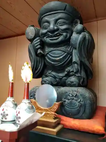 高岡関野神社の像