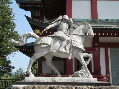 武蔵御嶽神社の像