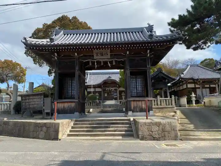 室津八幡神社の{uncategorized: "未分類", other: "その他", undefined: "問題あり", building: "その他建物", grave: "お墓", sacred_gate: "鳥居", guardian: "狛犬", statue: "像", buddha: "仏像", history: "歴史", nature: "自然", garden: "庭園", animal: "動物", pagoda: "塔", temizu: "手水舎", mountain_gate: "山門・神門", sanctuary: "本殿・本堂", subordinate: "末社・摂社", art: "芸術", scenery: "景色", jizo: "地蔵", ema: "絵馬", goshuin: "御朱印", omikuji: "おみくじ", items: "授与品その他", amulet: "お守り", goshuincho: "御朱印帳", eats: "食事", festival: "お祭り", votive_dance: "神楽", shichigosan: "七五三参", wedding: "結婚式", experience: "体験その他", initially: "初詣", around: "周辺", anti_infection: "感染症対策"}