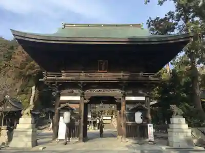 日牟禮八幡宮の山門・神門