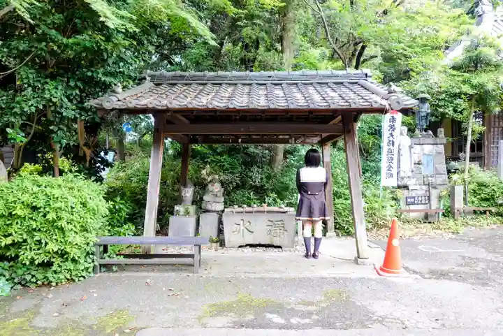 弥勒寺の手水舎