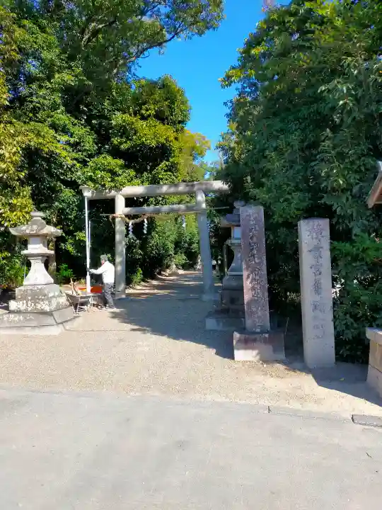 交野天神社の{uncategorized: "未分類", other: "その他", undefined: "問題あり", building: "その他建物", grave: "お墓", sacred_gate: "鳥居", guardian: "狛犬", statue: "像", buddha: "仏像", history: "歴史", nature: "自然", garden: "庭園", animal: "動物", pagoda: "塔", temizu: "手水舎", mountain_gate: "山門・神門", sanctuary: "本殿・本堂", subordinate: "末社・摂社", art: "芸術", scenery: "景色", jizo: "地蔵", ema: "絵馬", goshuin: "御朱印", omikuji: "おみくじ", items: "授与品その他", amulet: "お守り", goshuincho: "御朱印帳", eats: "食事", festival: "お祭り", votive_dance: "神楽", shichigosan: "七五三参", wedding: "結婚式", experience: "体験その他", initially: "初詣", around: "周辺", anti_infection: "感染症対策"}
