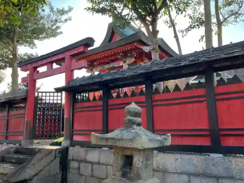 六県神社の本殿